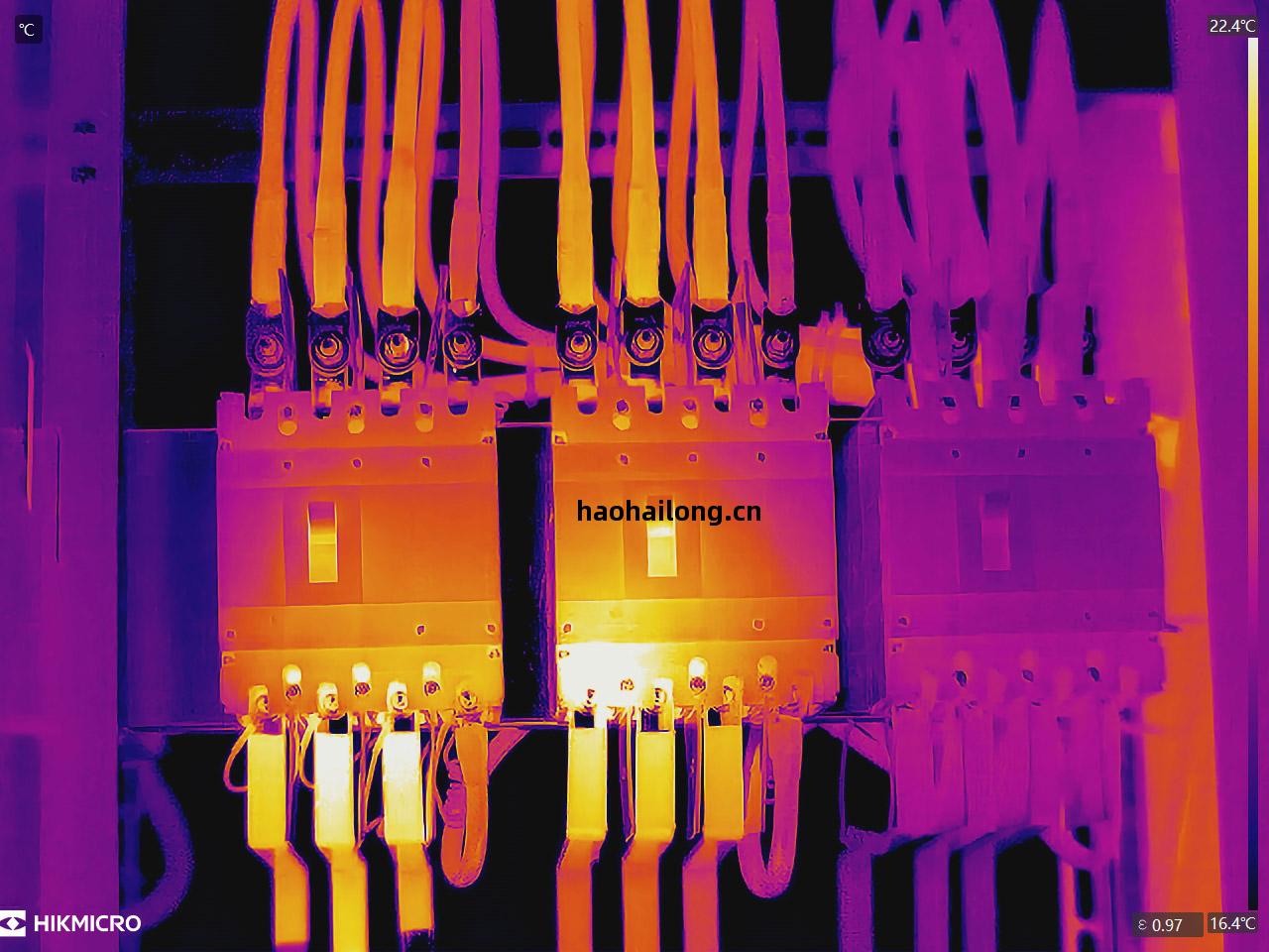 紅(hong)外熱像儀在(zai)檢(jian)測(ce)設(she)備(bei)電(dian)氣(qi)櫃(gui)發揮(hui)重(zhong)要(yao)作用